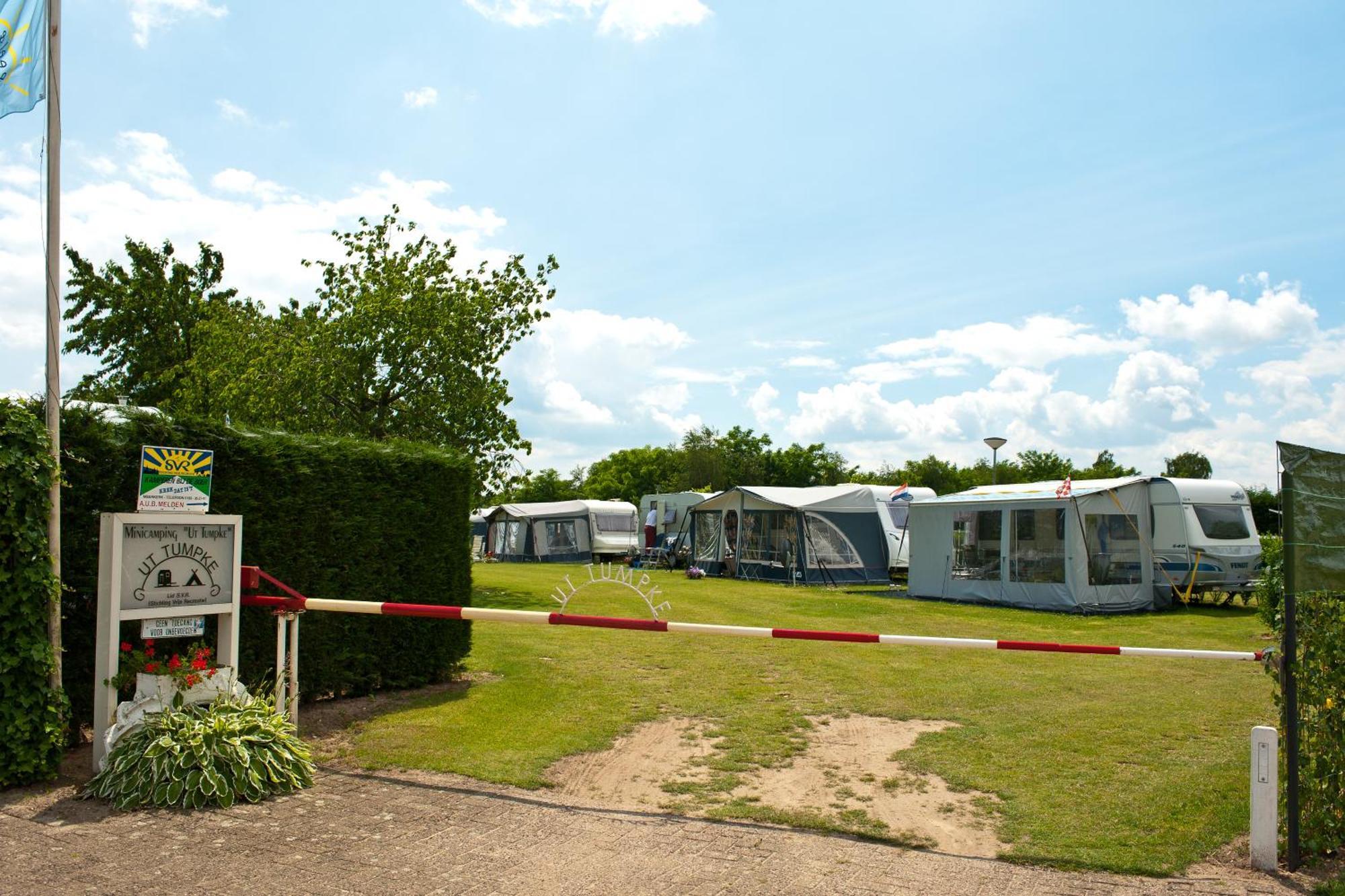 Camping En Vakantiewoning 'Ut Tumpke' 케셀 외부 사진